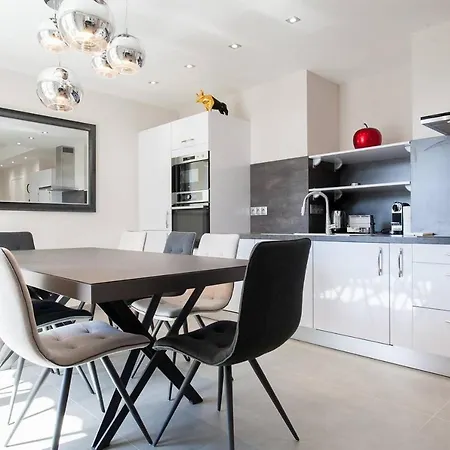 Marriott- Croisette: Superb 3 Bedrooms/ 3 Baths Apartmán Cannes