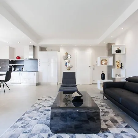 Marriott- Croisette: Superb 3 Bedrooms/ 3 Baths * Κάννες