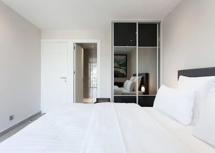 Marriott- Croisette: Superb 3 Bedrooms/ 3 Baths Lejlighed Cannes