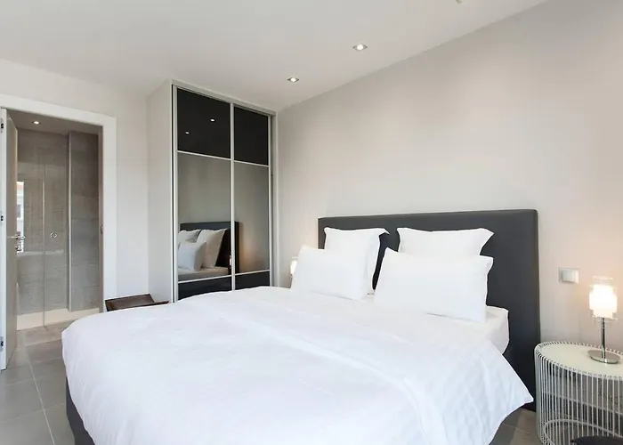 Marriott- Croisette: Superb 3 Bedrooms/ 3 Baths * Cannes