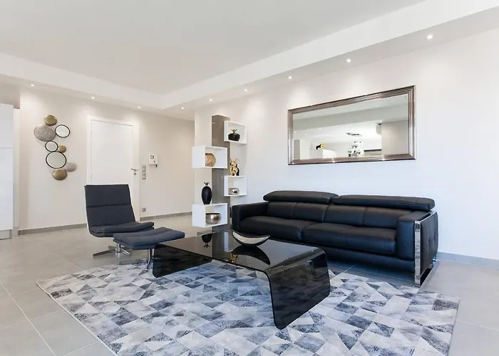 Marriott- Croisette: Superb 3 Bedrooms/ 3 Baths شقة