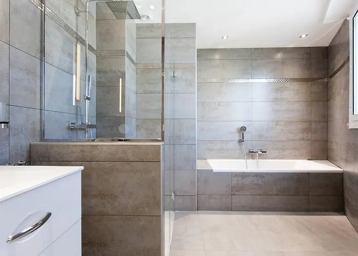 Marriott- Croisette: Superb 3 Bedrooms/ 3 Baths * كان