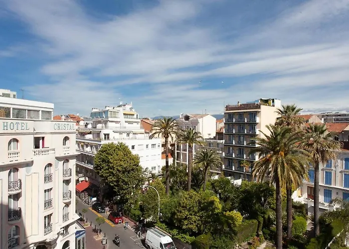 Marriott- Croisette: Superb 3 Bedrooms/ 3 Baths Lejlighed *