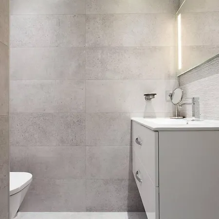 Marriott- Croisette: Superb 3 Bedrooms/ 3 Baths Cannes